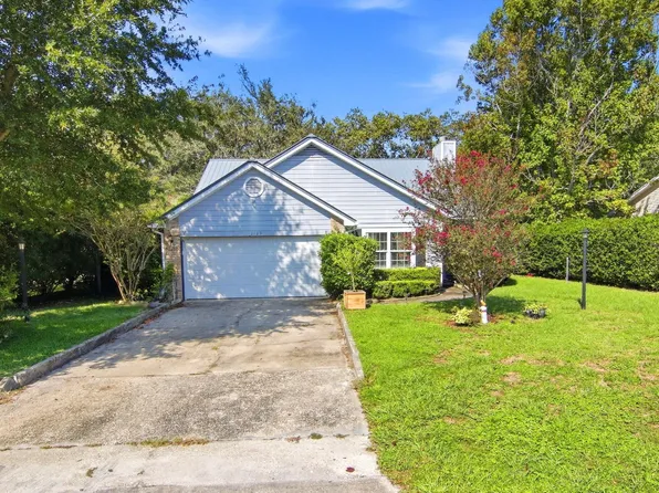 2129 Bellmeade Cir, Navarre, FL 32566