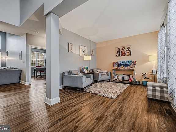 5th image of 413 Rederick Ln