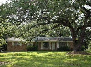9165 Bryant St, Bayou La Batre, AL 36509