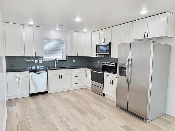 3rd image of 3717 Oak Leaf Cir