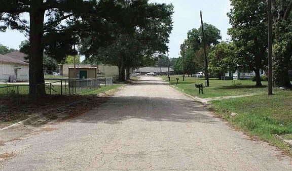 2nd image of 714 N Elm Rd