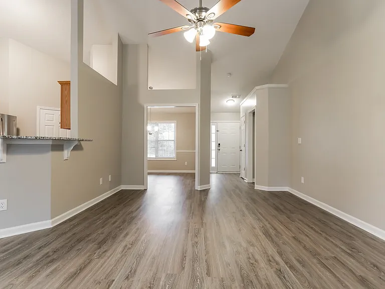 963 Laurel Green Ln — Photo 4
