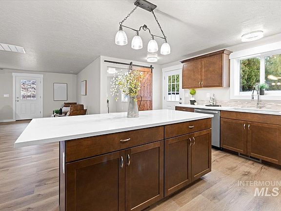 4th image of 5301 Mamer Ln