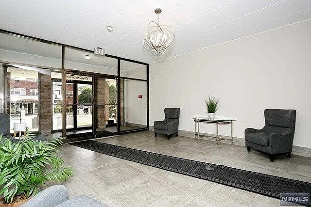 25 Jefferson St #6D — Photo 3