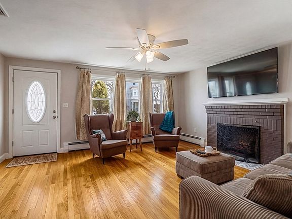 3rd image of 33 Sumner St