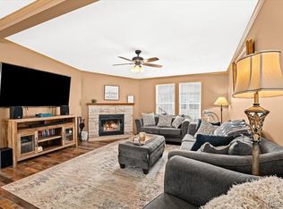 11940 Cedarbrook Dr, South Lyon, MI 48178