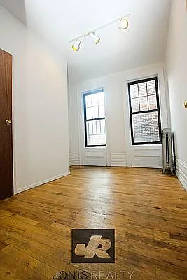 Rented by Jonis Realty | media 5