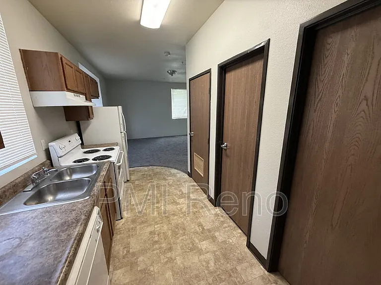 Big Horn Apartments — Photo 12