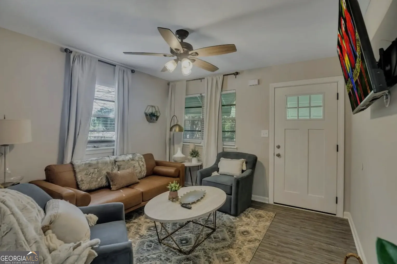 2 bed, 1.0 bath, 816 sqft, $3,900 — Photo 1