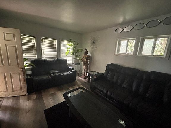 5th image of 4242 Maryland St
