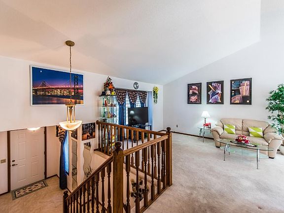 4th image of 2125 Terrace Dr