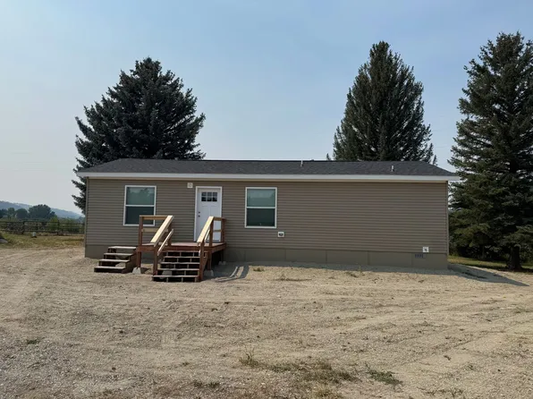 1 Dolan Ln, Columbus, MT 59019