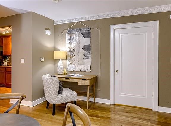 4th image of 4506 Broadway #1A