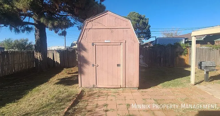 2905 Ventura Ave — Photo 40