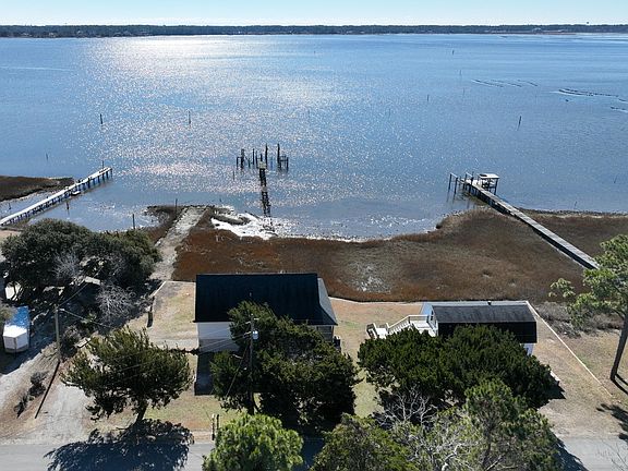 4th image of 210 Shore Road