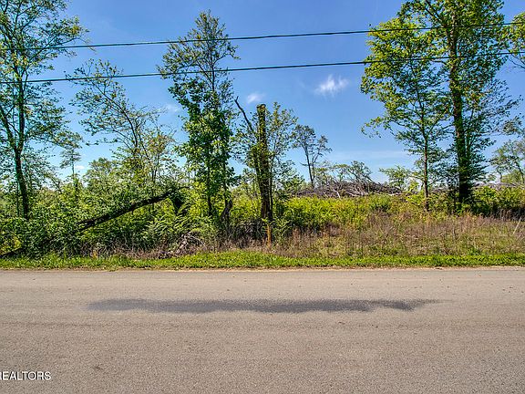 2nd image of 713 Oak Grove Rd