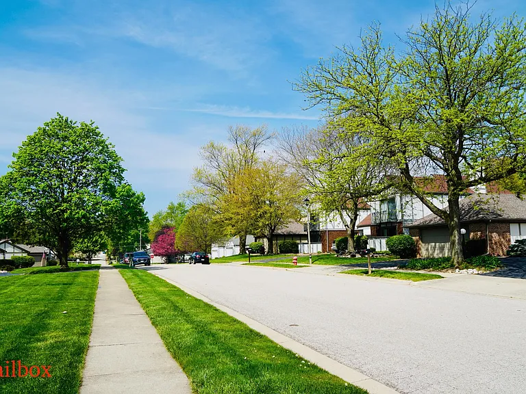 1303 Kingsridge Ct #D — Photo 35