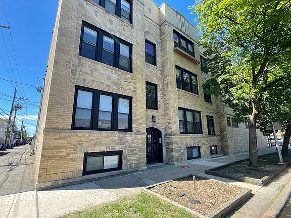 5th image of 2349 W Grace St #2