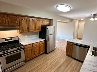 2330 Bicentennial Ave UNIT B, Crest Hill, IL 60403