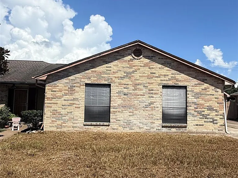 9511 Bollingbrook Dr — Photo 3