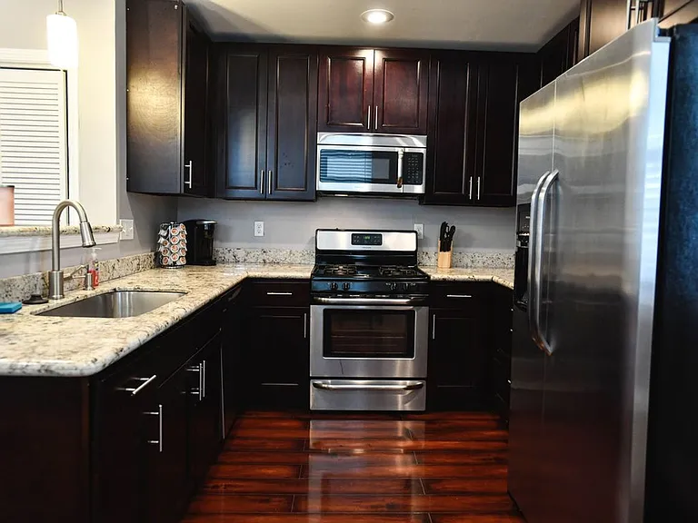 337-339 S Murat 4501 4503 Banks St — Photo 14
