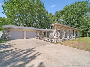 17567 E 405th Rd, Claremore, OK 74017