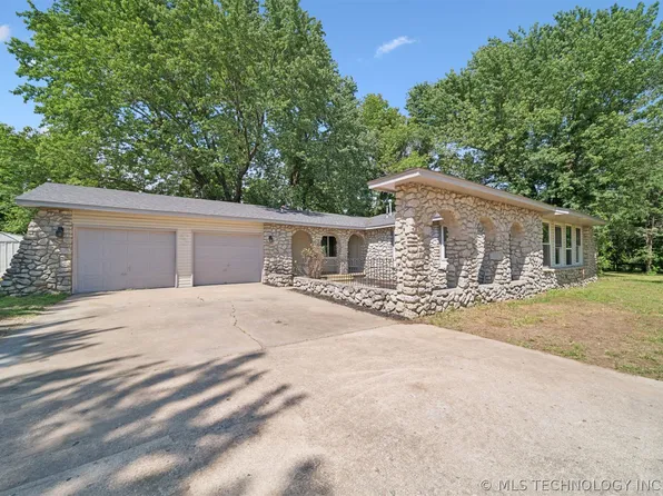 17567 E 405th Rd, Claremore, OK 74017