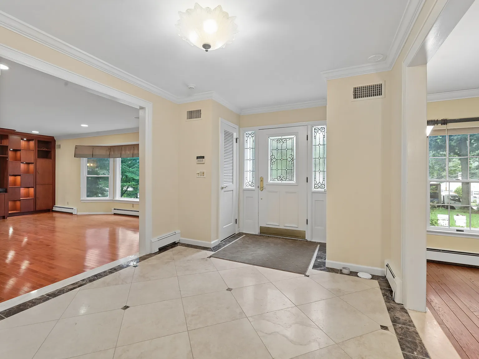 5 bed, 3.5 bath, $8,400 — Photo 3