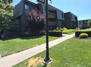 10 Stonehenge Cir APT 2, Baltimore, MD 21208