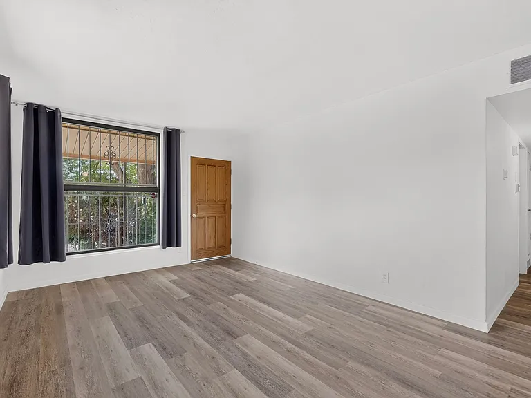 8715 Menaul Blvd NE — Photo 23