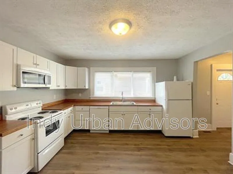 1034 Nelson Ave photo 1
