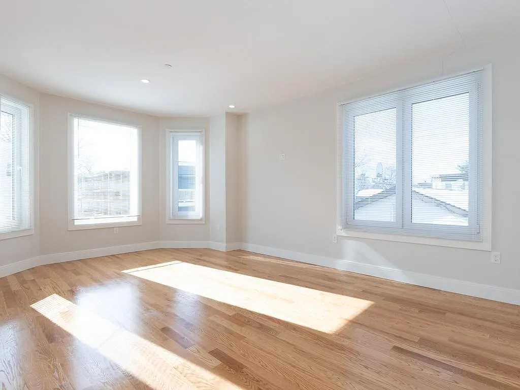 9 Tovar St — Photo 3