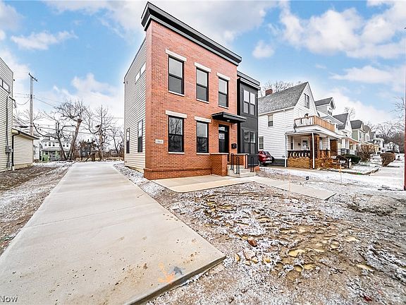 3rd image of 1863 Woodlawn Ave