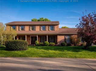 39 Greenbrier Ave, Hurricane, WV 25526