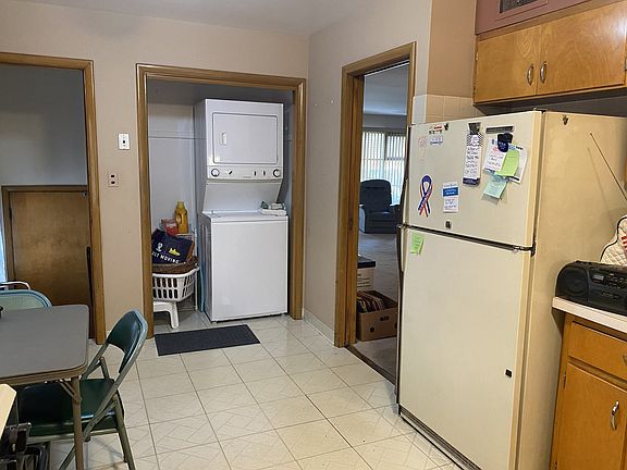 4th image of 9528 S Brandt Ave