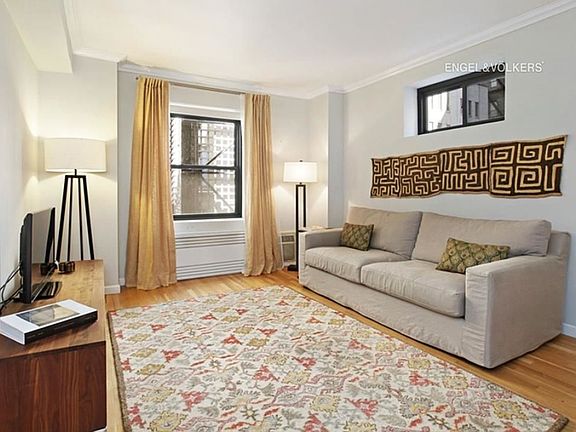 4th image of 61 E 77th St APT 4D