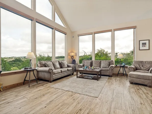 350 Castle Harbour Dr, Graford, TX 76449