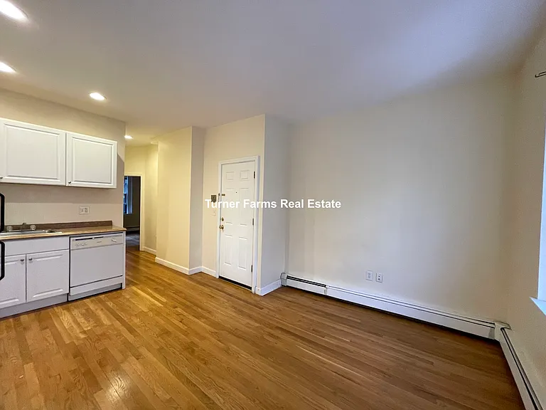 28 Phillips St #1F — Photo 4