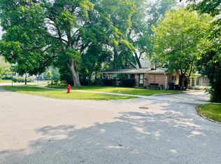 80 Washington Cir, Lake Forest, IL 60045