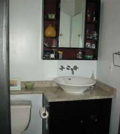 Bathroom w/ Vessel sink