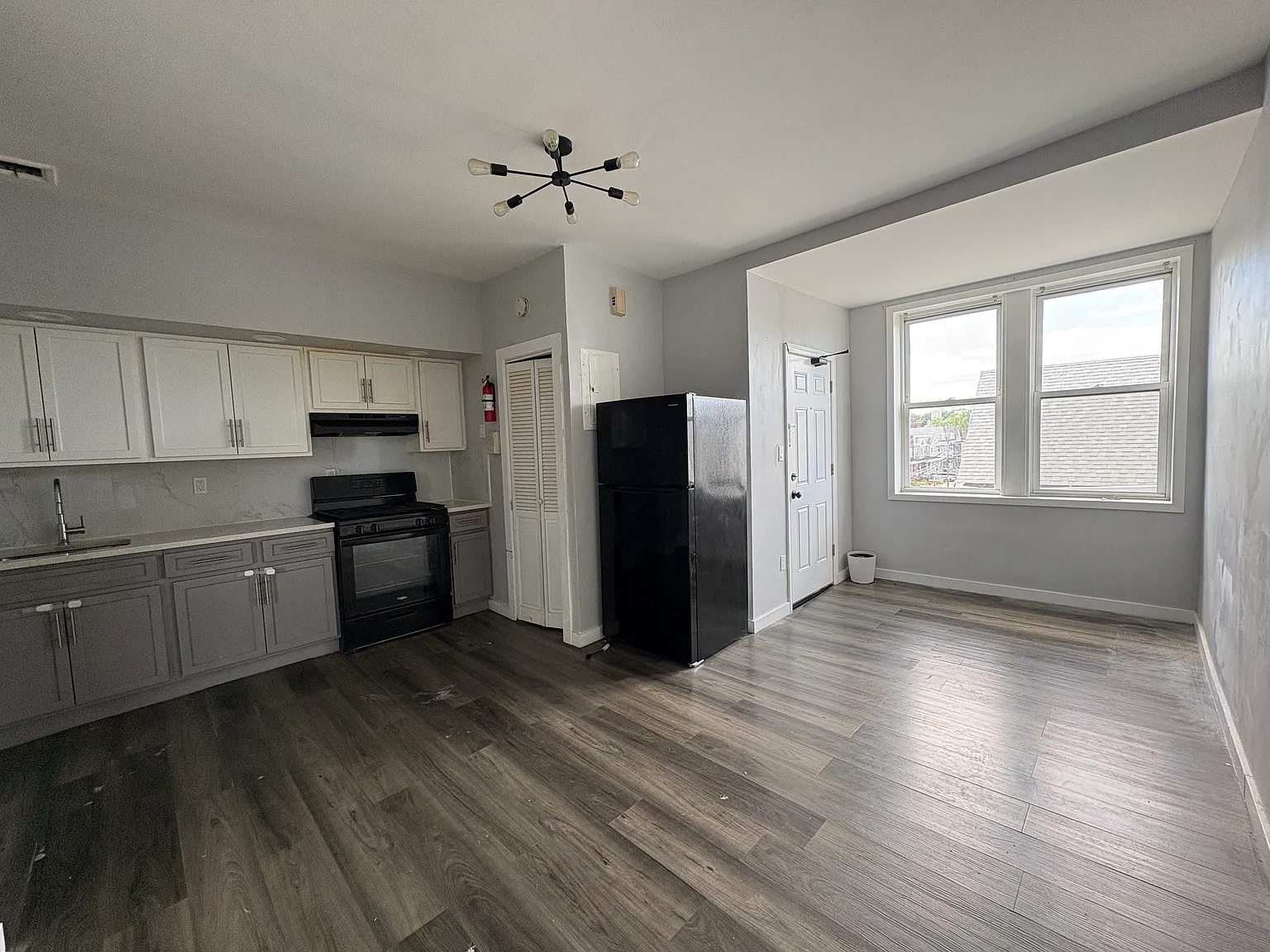 2 bed, 1100 sqft, $2,095 — Photo 3