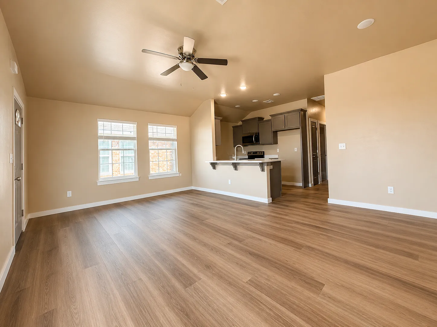 3 bed, 1200 sqft, $1,350 — Photo 4