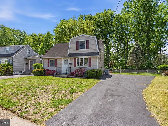 2nd image of 54 Longwood Dr