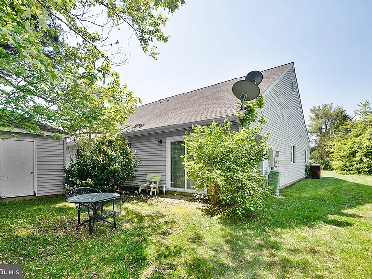 1205 Washington Dr — Photo 3