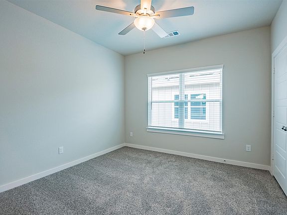 4th image of 640-644 Wheatfield Dr
