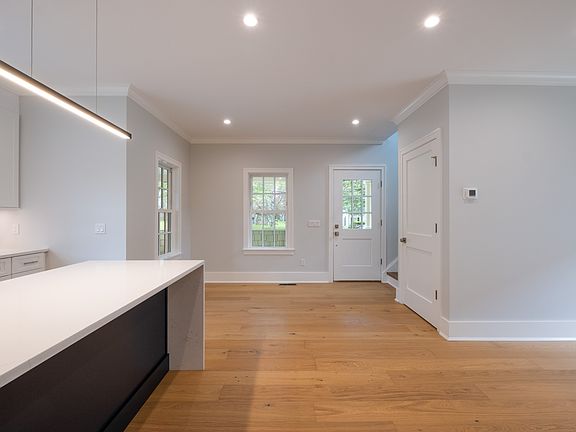4th image of 2 Great Oak Ln