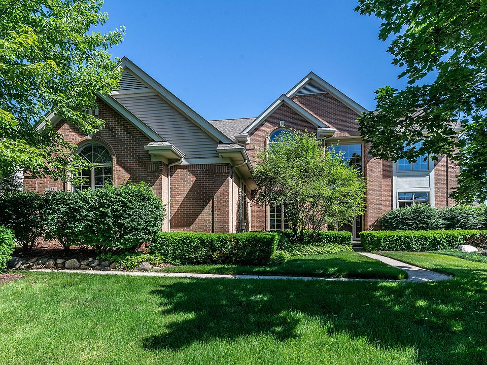 1st image of 233 Pinehurst Dr