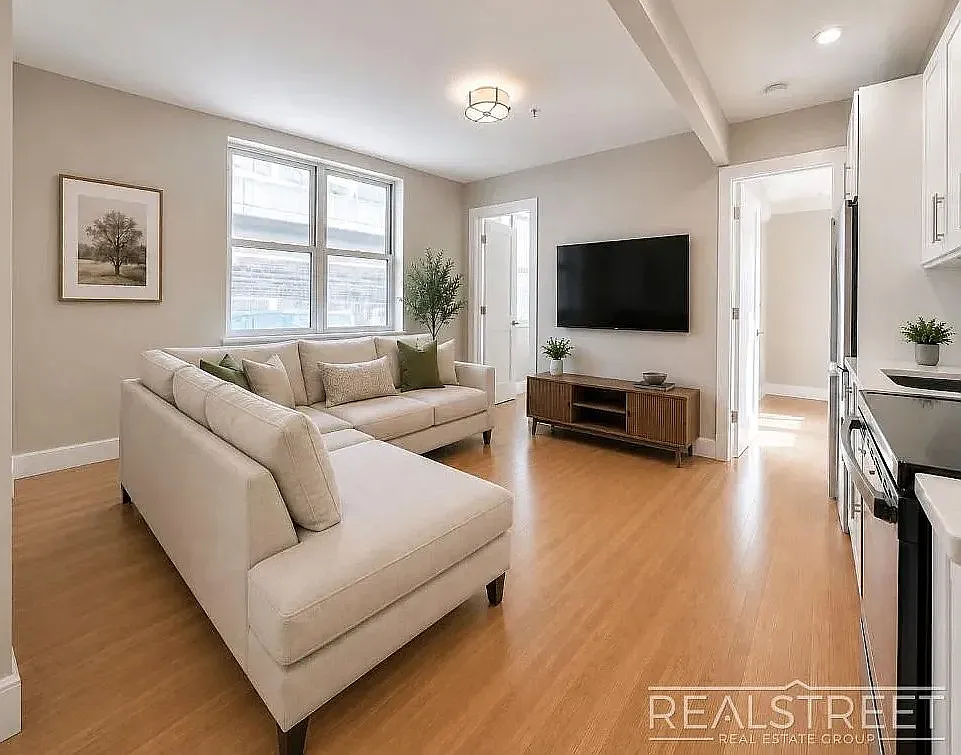 308 Park Ave — Photo 2