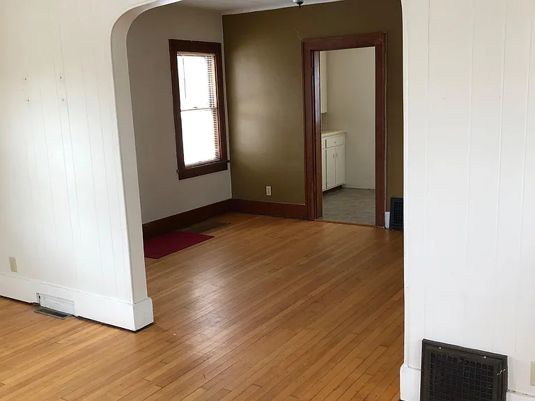 222 N Elm Ave — Photo 3