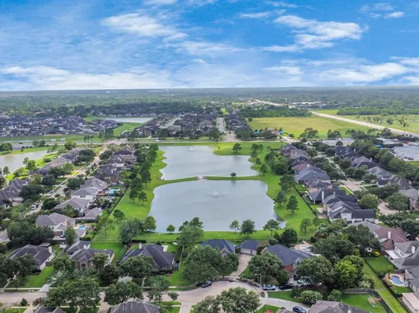 1702 Sandy Lake Dr, Friendswood, TX 77546